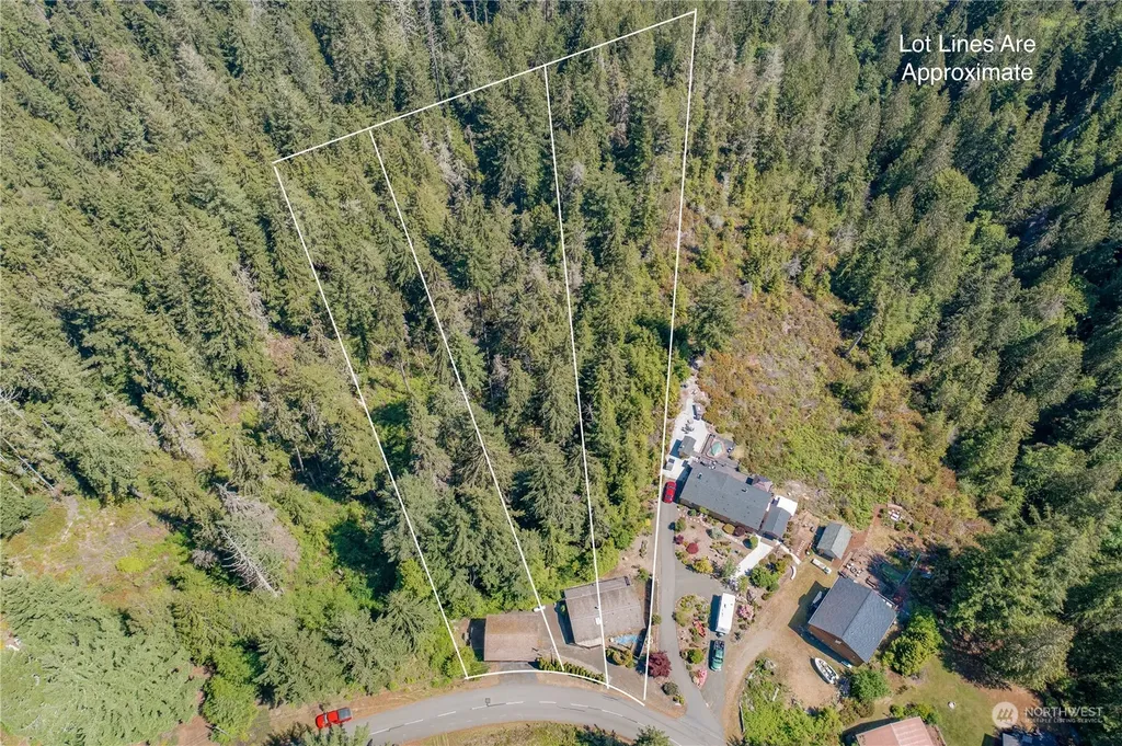 140 N Spindrift Drive Lilliwaup WA 98555
