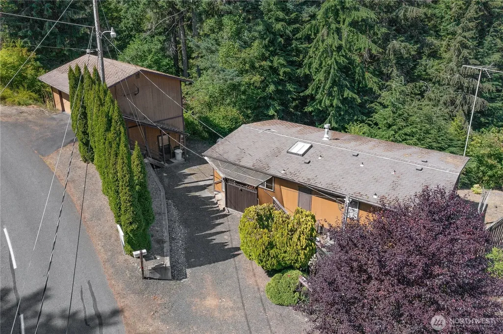 140 N Spindrift Drive Lilliwaup WA 98555