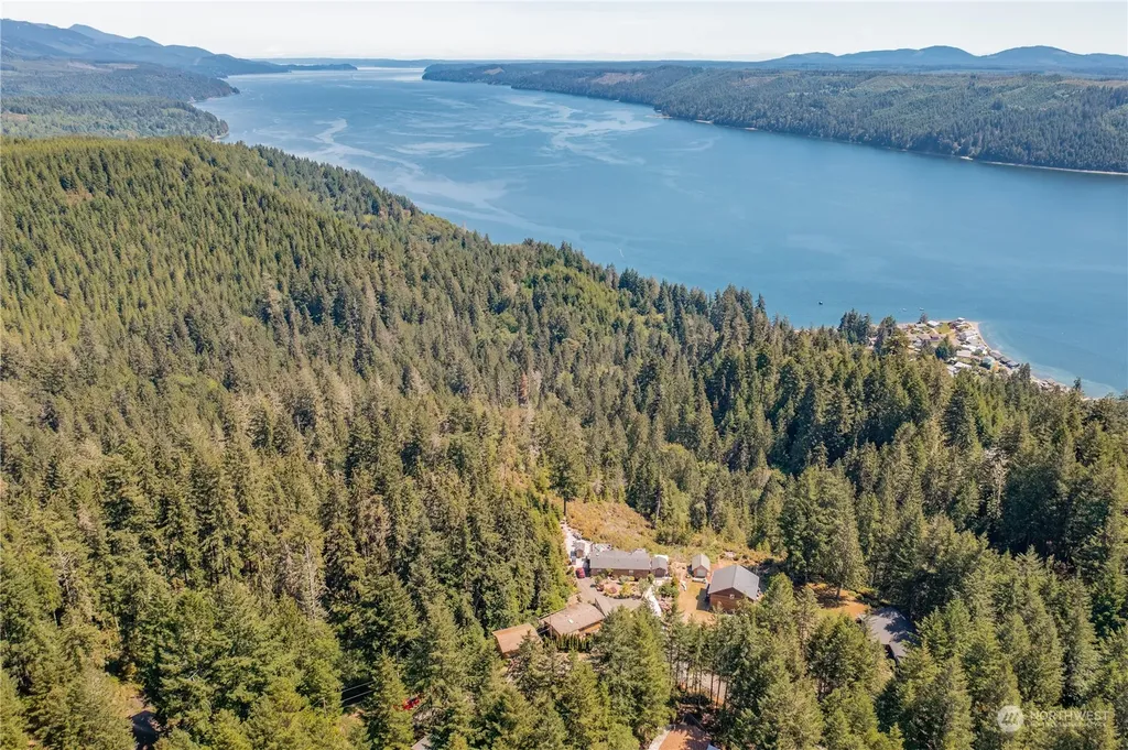 140 N Spindrift Drive Lilliwaup WA 98555