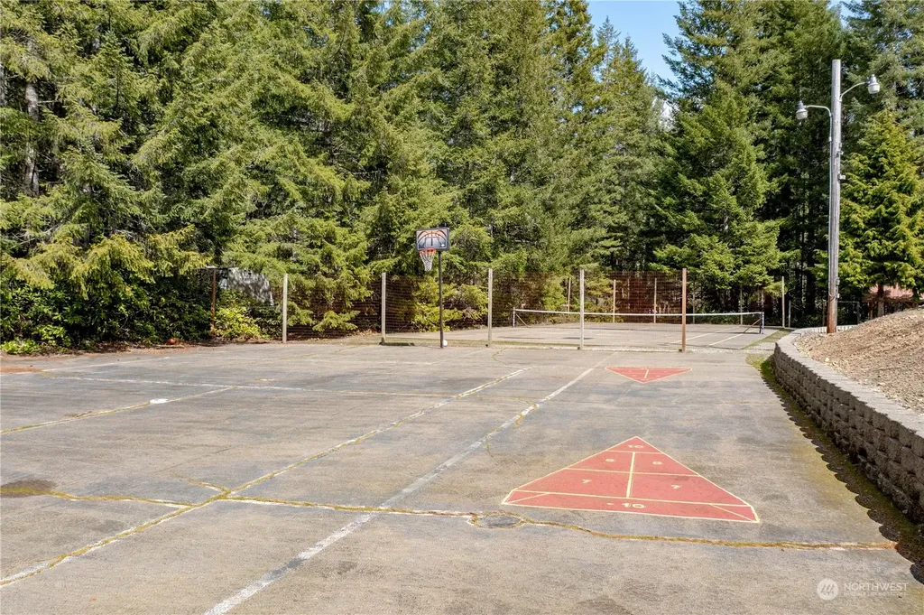 140 N Spindrift Drive Lilliwaup WA 98555