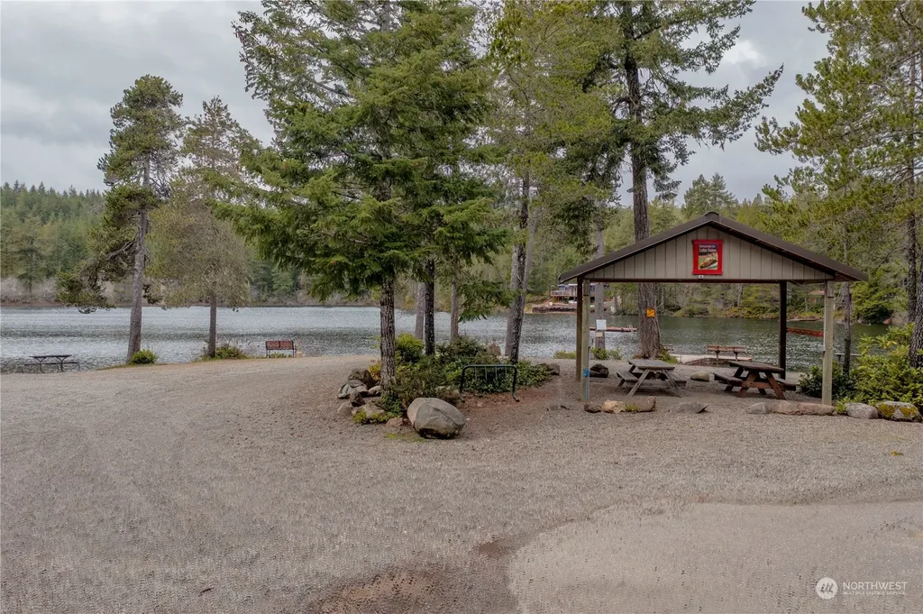 140 N Spindrift Drive Lilliwaup WA 98555
