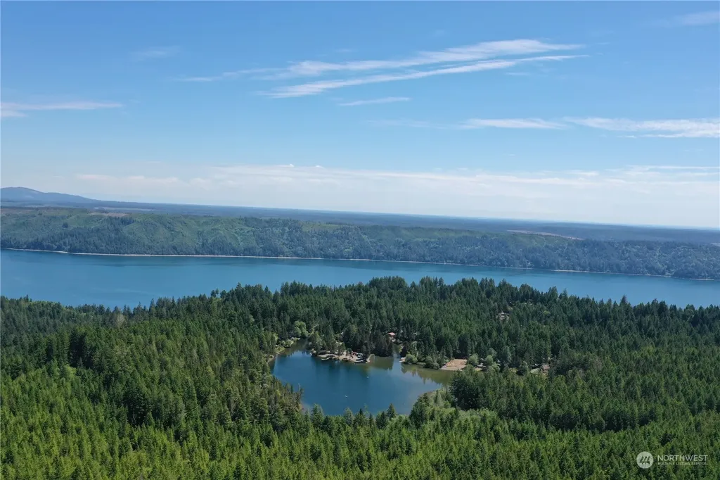 140 N Spindrift Drive Lilliwaup WA 98555