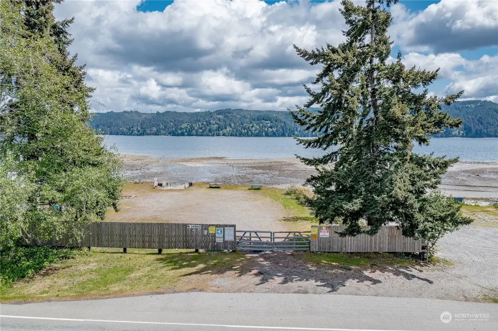 140 N Spindrift Drive Lilliwaup WA 98555