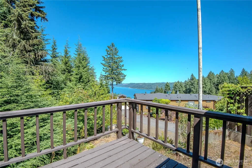 140 N Spindrift Drive Lilliwaup WA 98555
