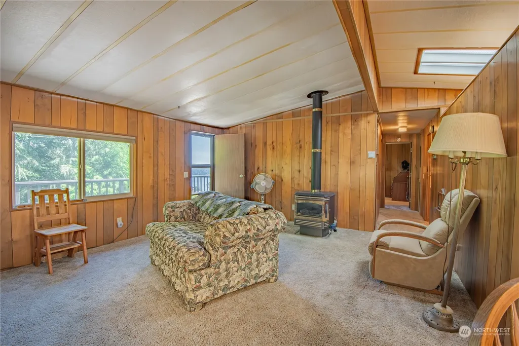 140 N Spindrift Drive Lilliwaup WA 98555