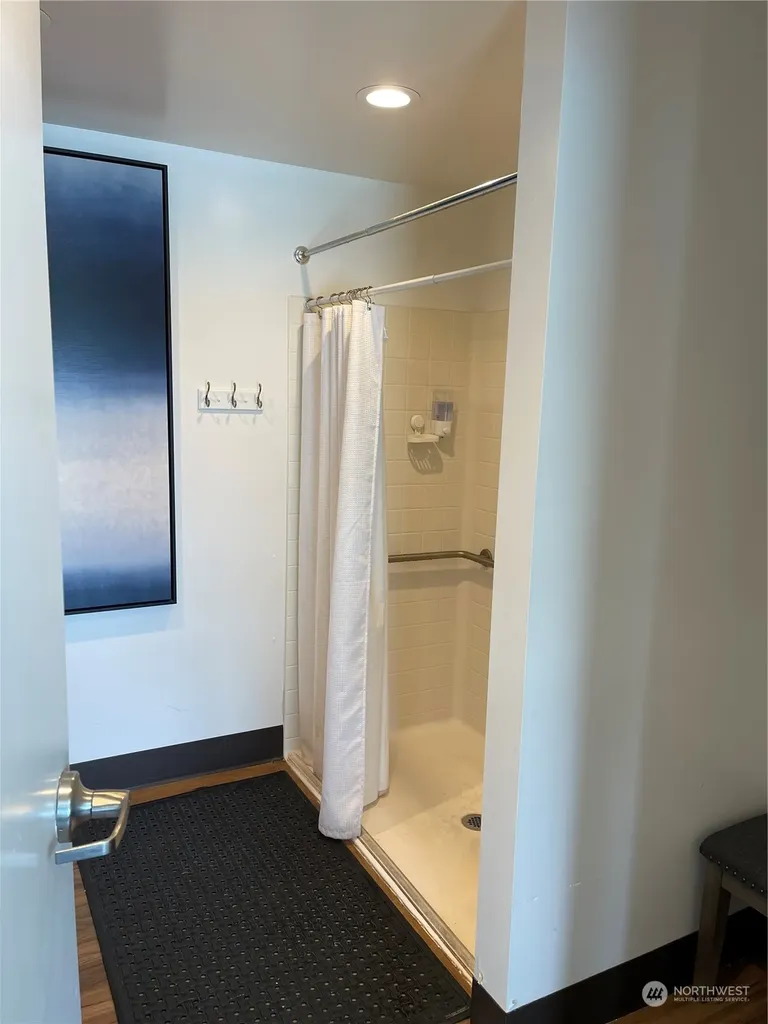 18318 35th Avenue S Seatac WA 98188