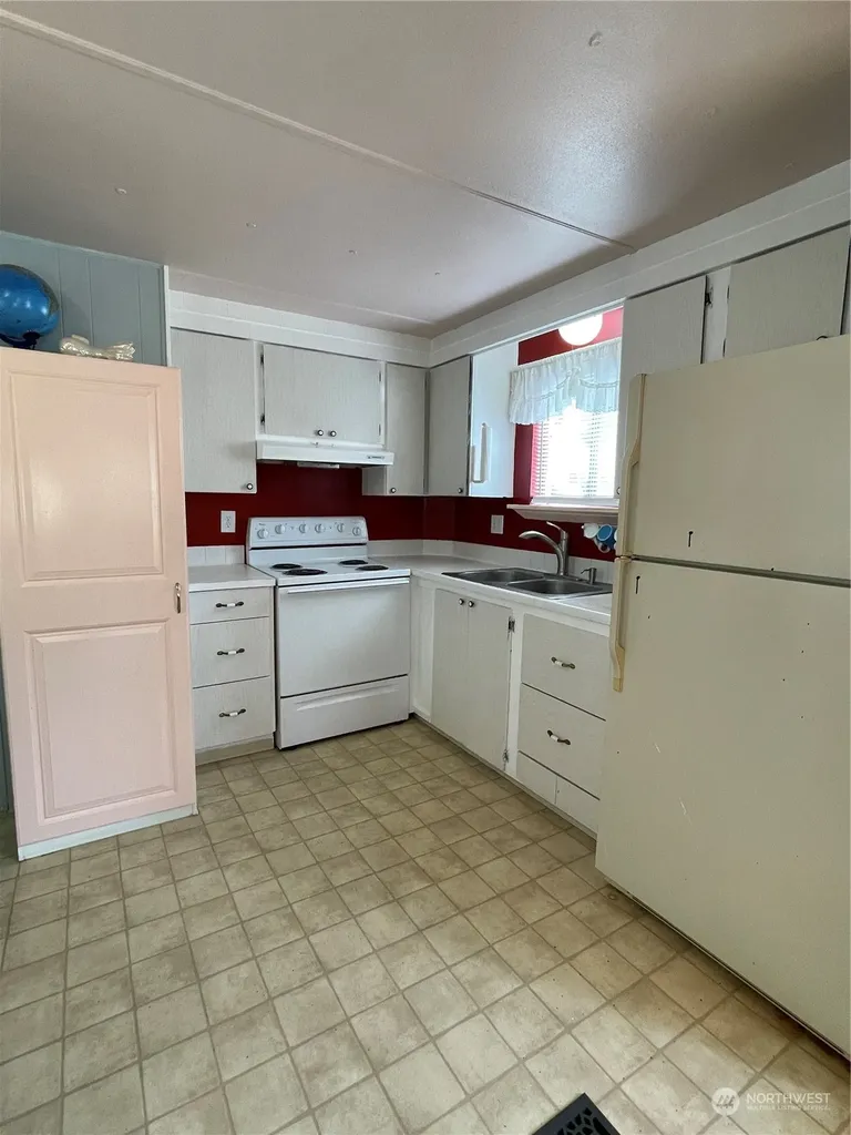 18318 35th Avenue S Seatac WA 98188