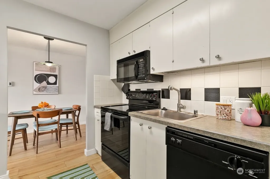 521 5th Avenue W Seattle WA 98119