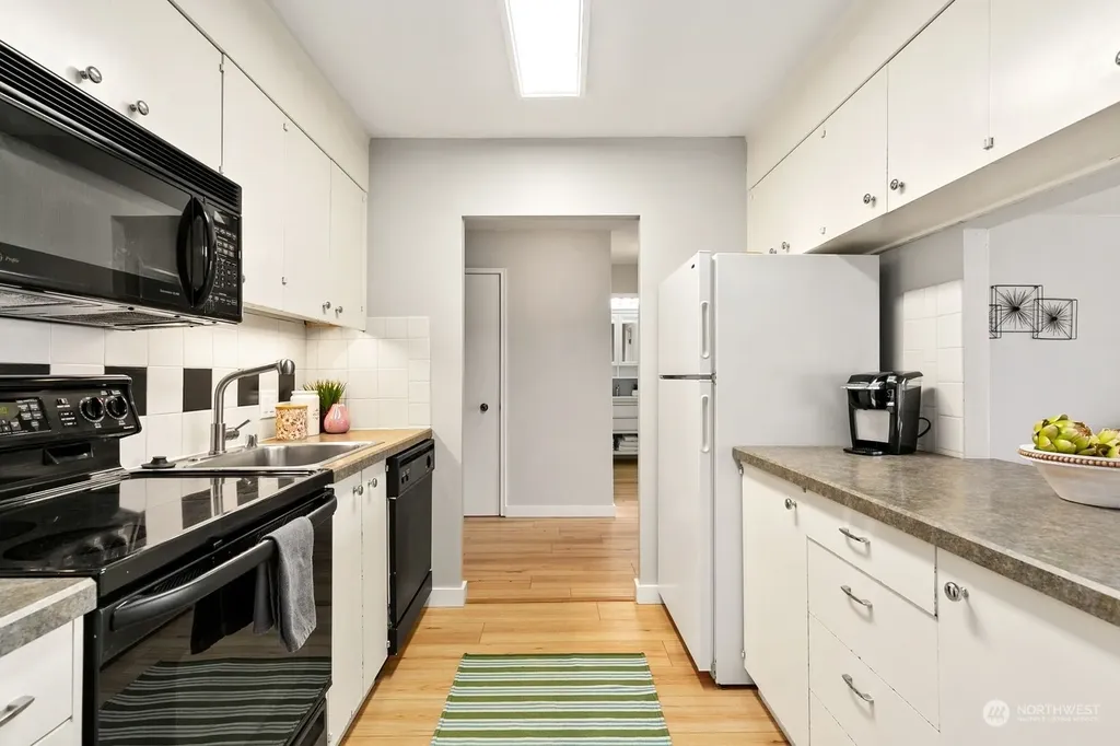 521 5th Avenue W Seattle WA 98119