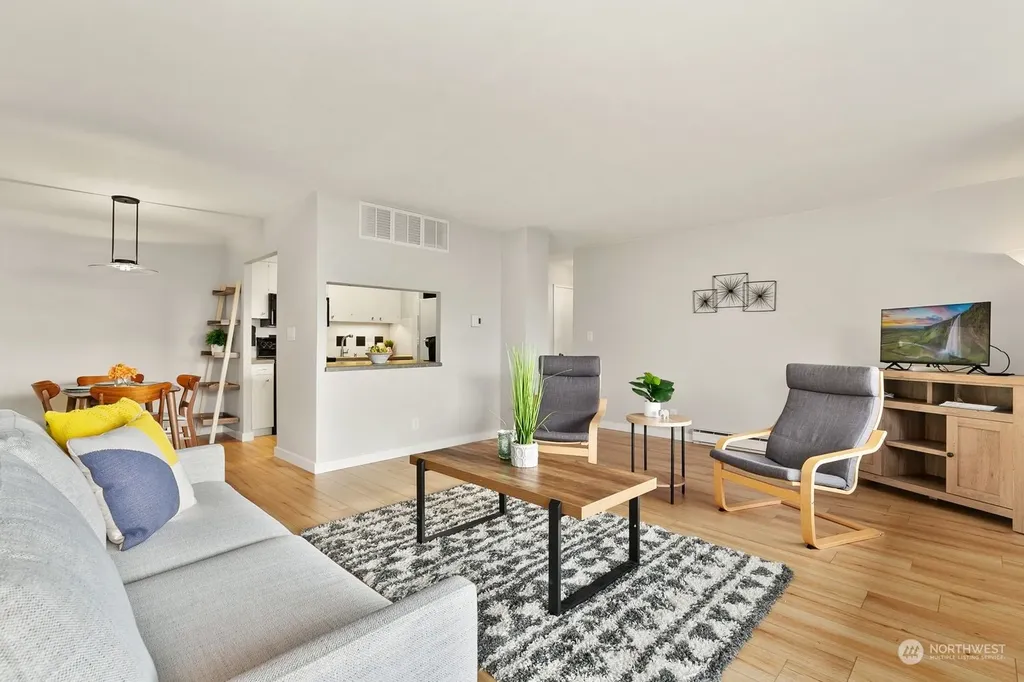 521 5th Avenue W Seattle WA 98119