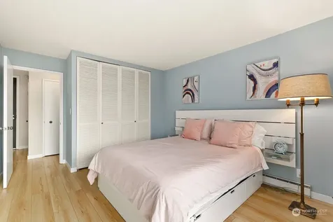 521 5th Avenue W Seattle WA 98119