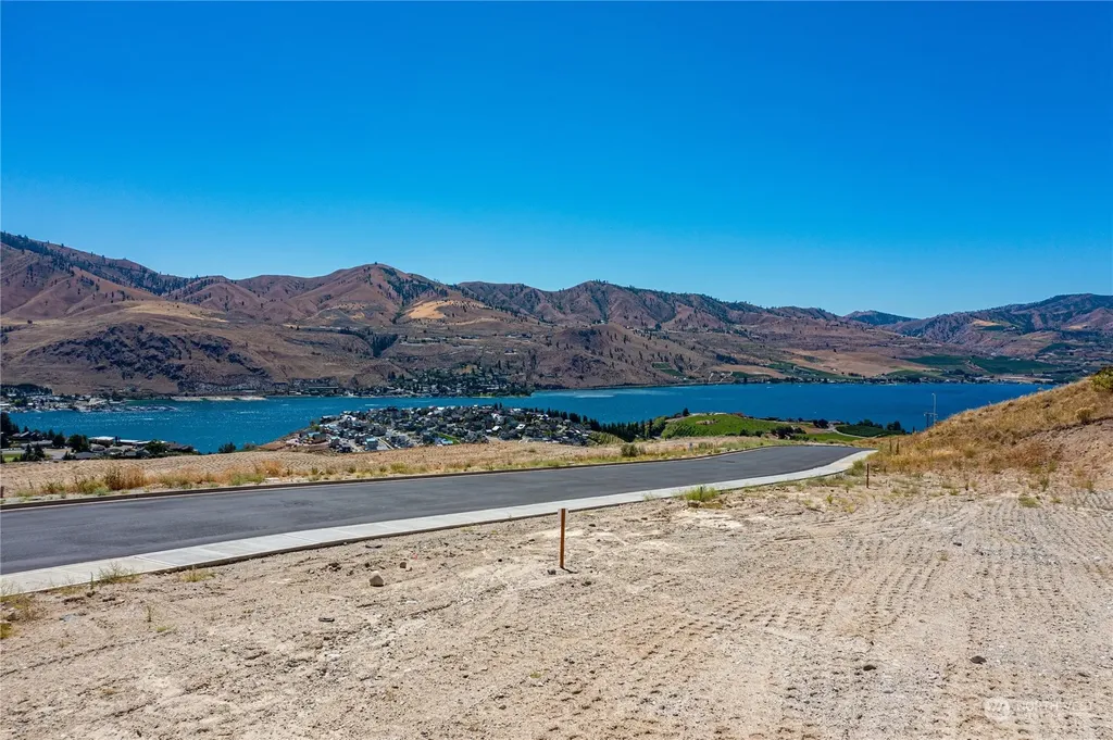 922 Long Drive Chelan WA 98816