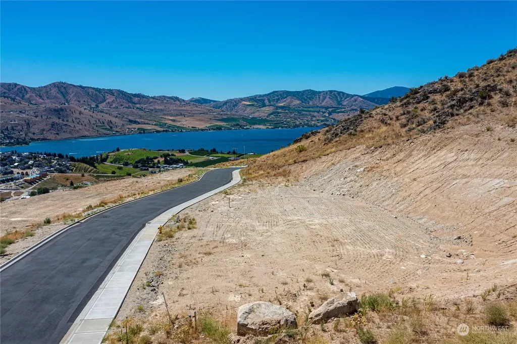 922 Long Drive Chelan WA 98816