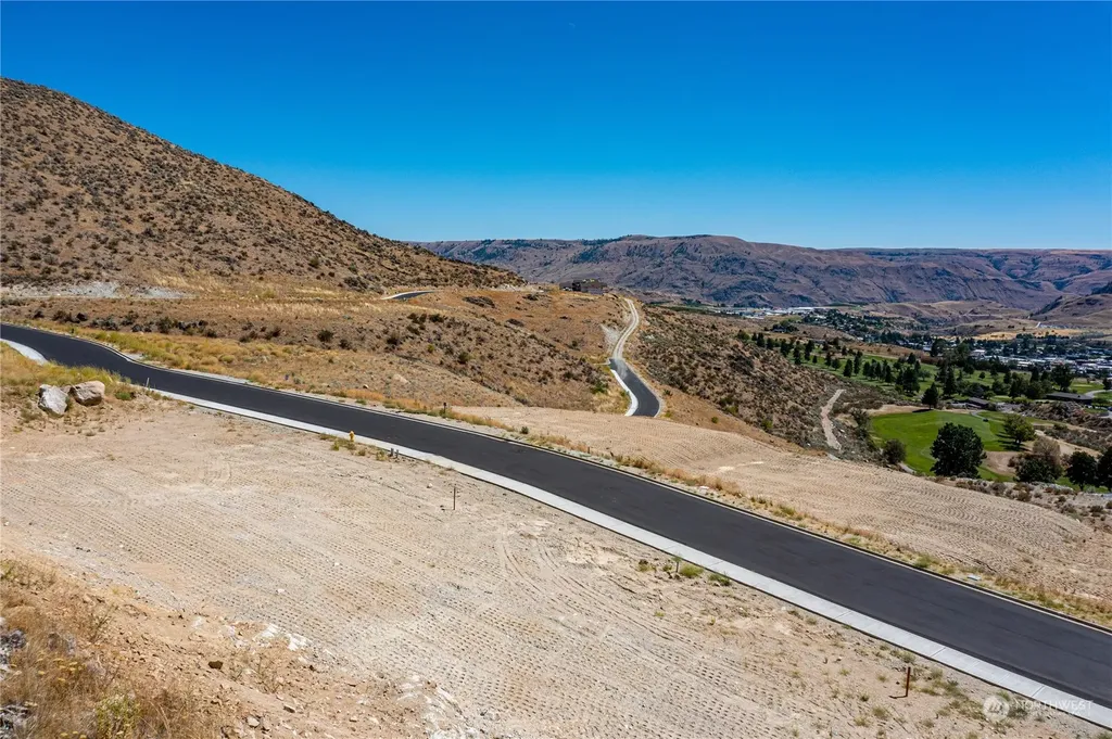 922 Long Drive Chelan WA 98816