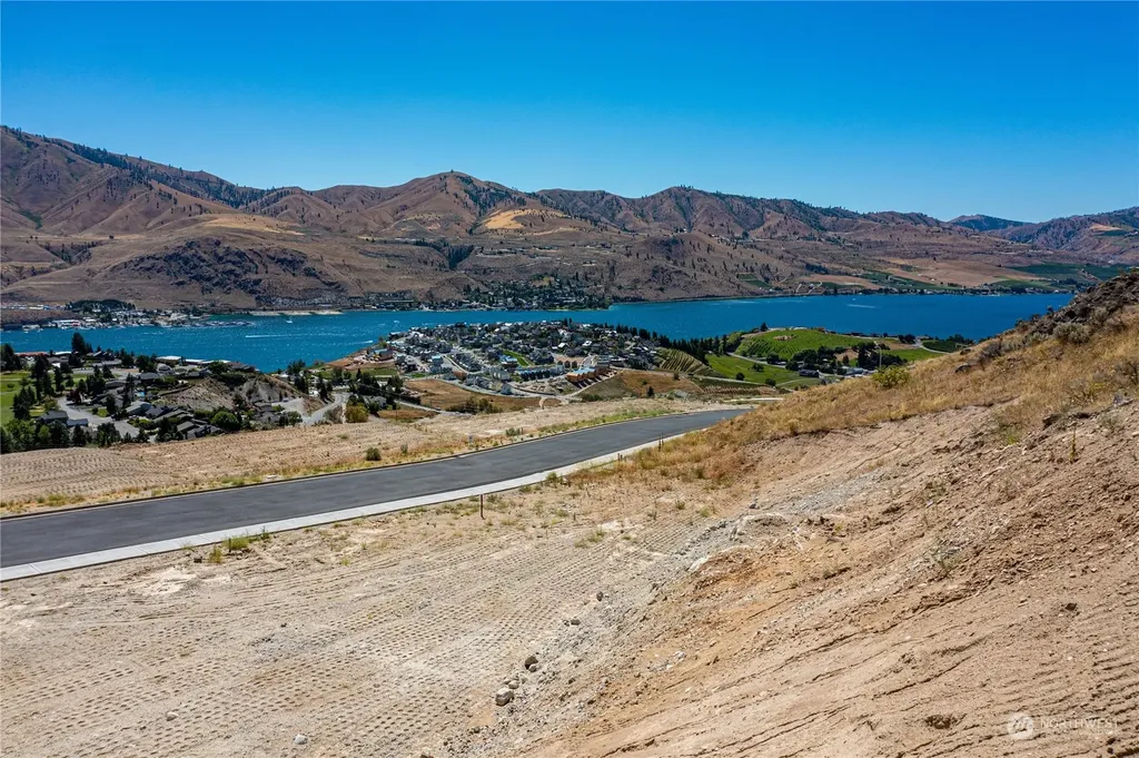 922 Long Drive Chelan WA 98816