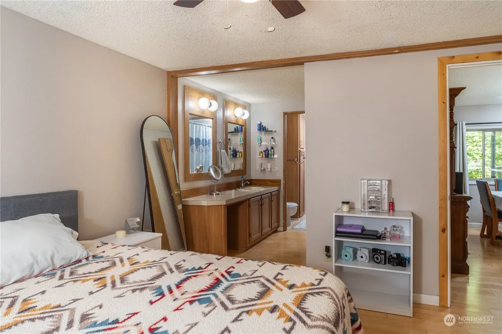 310 N Beacon Point Loop S Lilliwaup WA 98555