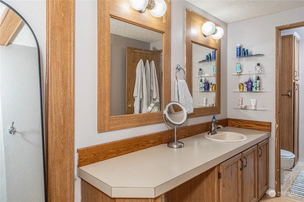 310 N Beacon Point Loop S Lilliwaup WA 98555