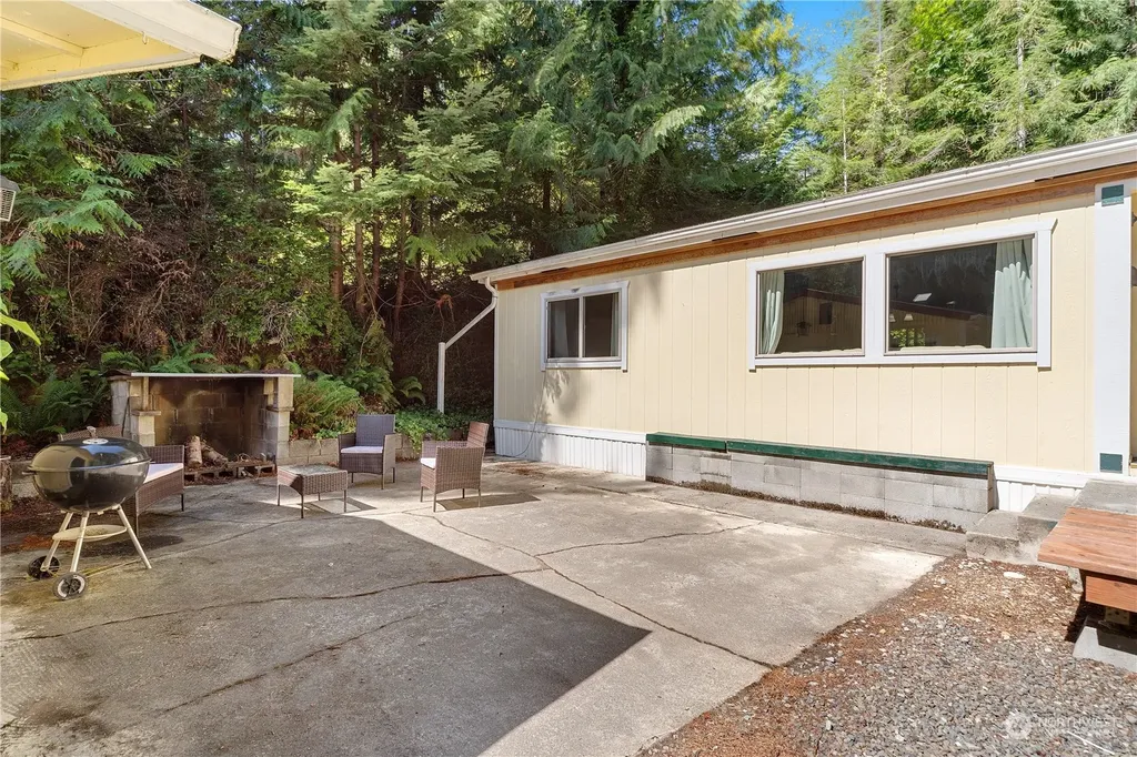 310 N Beacon Point Loop S Lilliwaup WA 98555