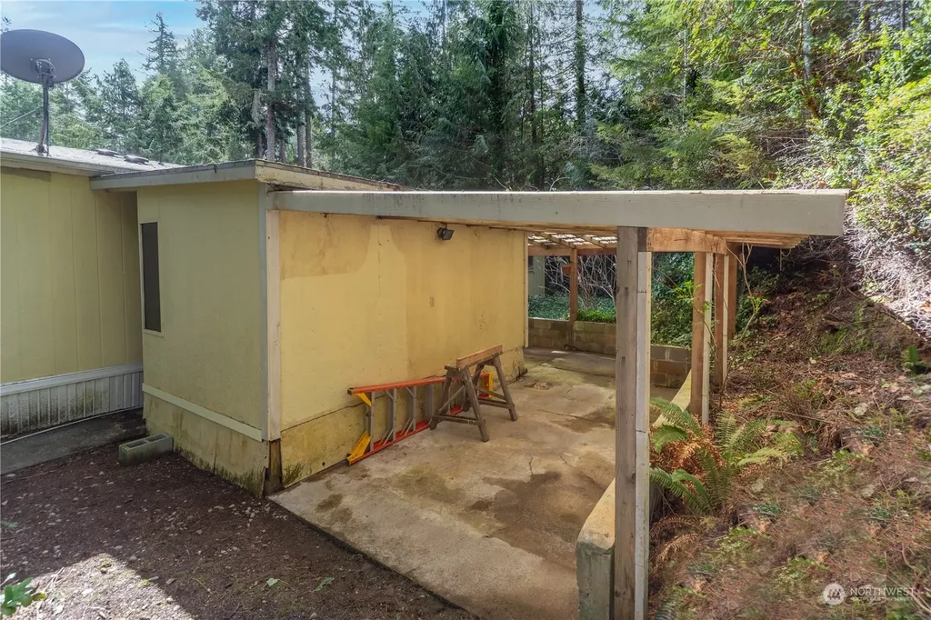 310 N Beacon Point Loop S Lilliwaup WA 98555