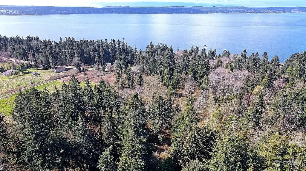 1800 Amber View Place Camano Island WA 98282