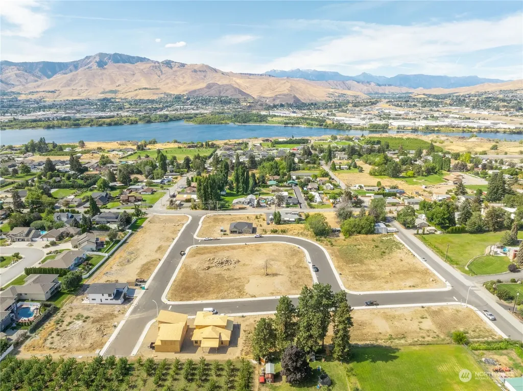 3223 NW Chadwick (Lot 32) Loop East Wenatchee WA 98802
