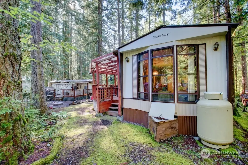 5 Wilderness Way Deming WA 98244