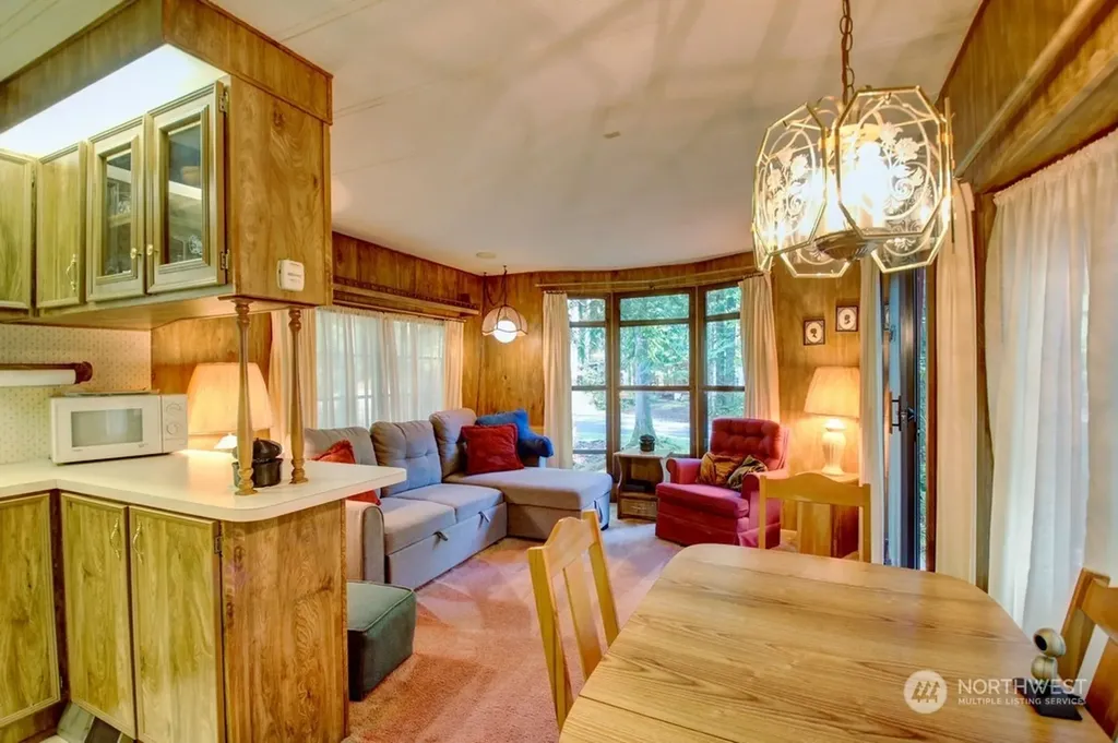 5 Wilderness Way Deming WA 98244