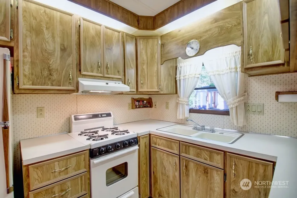 5 Wilderness Way Deming WA 98244