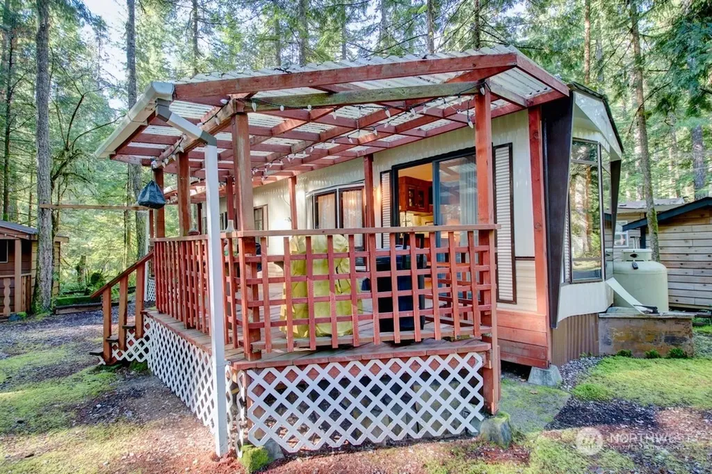 5 Wilderness Way Deming WA 98244
