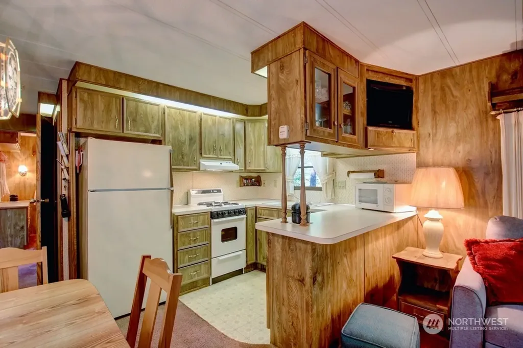 5 Wilderness Way Deming WA 98244