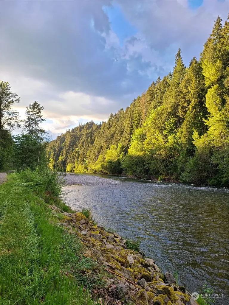 201 River Avenue NE Orting WA 98360