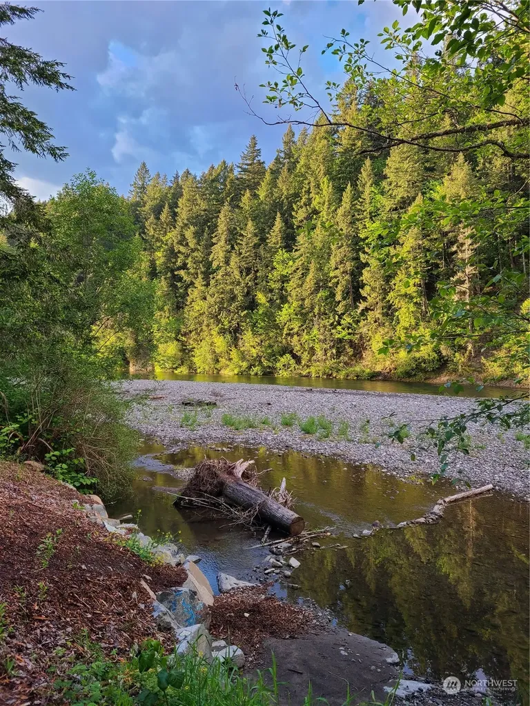 201 River Avenue NE Orting WA 98360