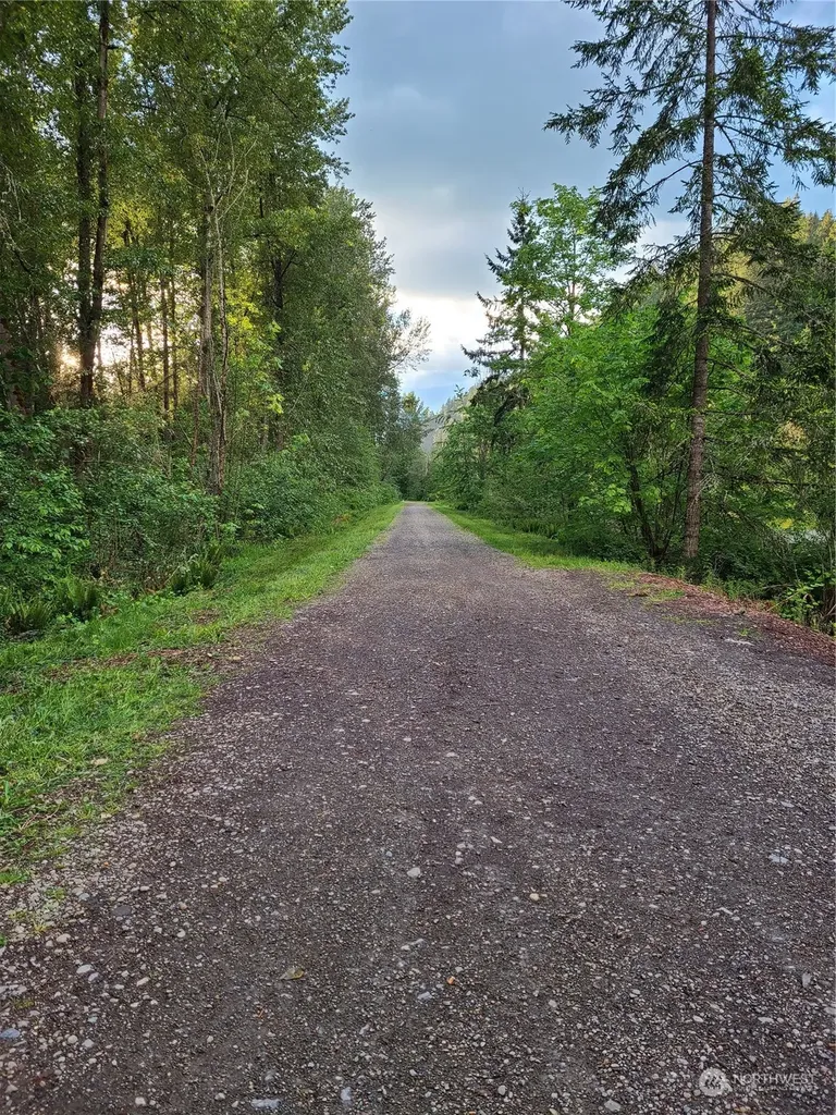 201 River Avenue NE Orting WA 98360