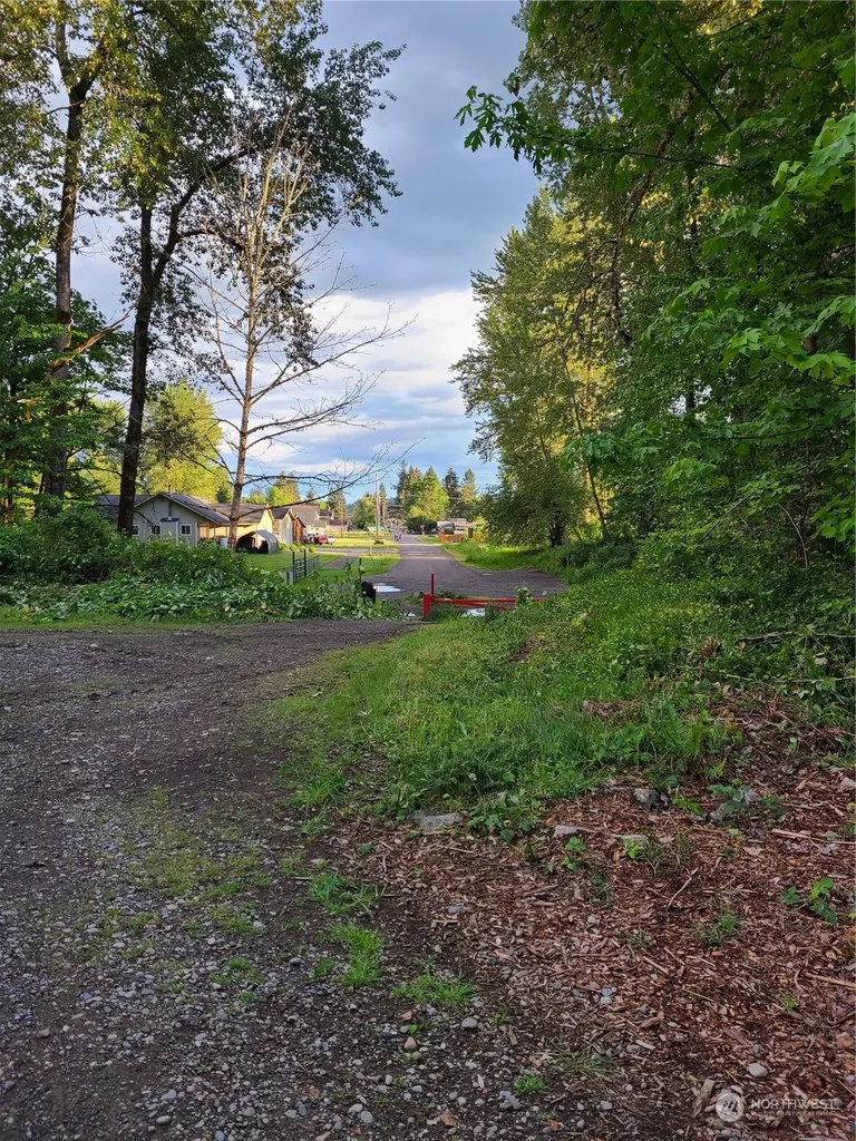 201 River Avenue NE Orting WA 98360