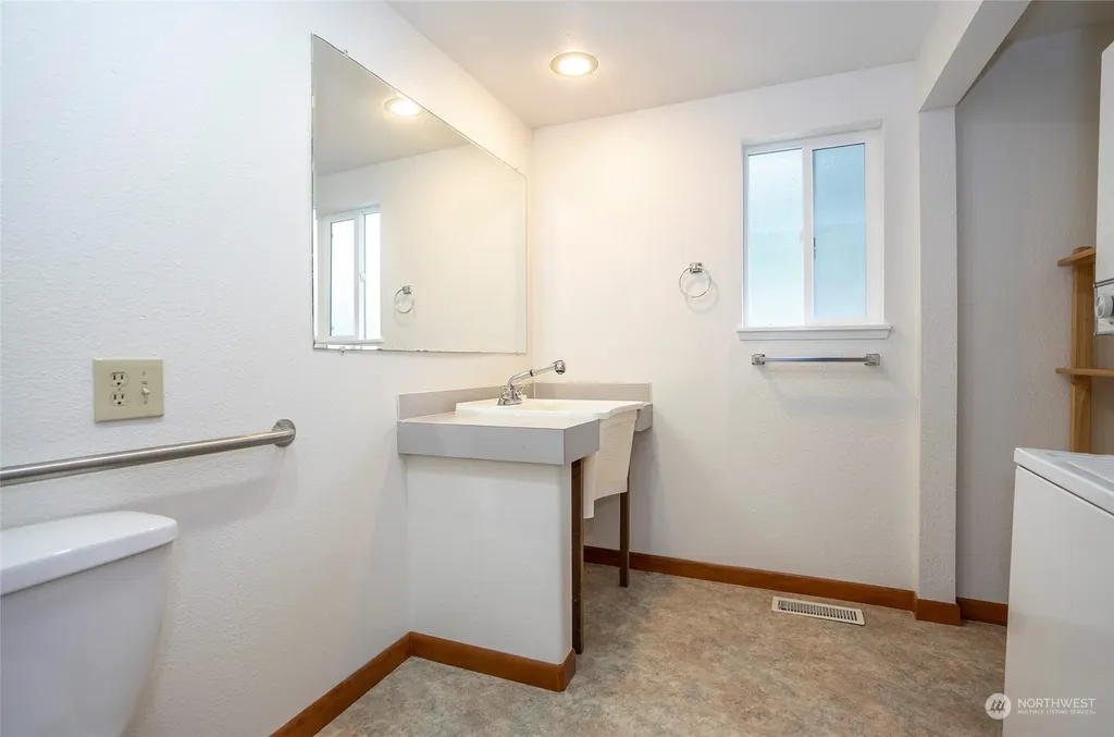 8908 Key Peninsula Highway NW Gig Harbor WA 98349