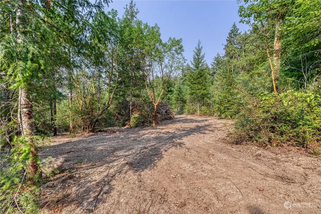 1415 208th Avenue SW Lakebay WA 98349