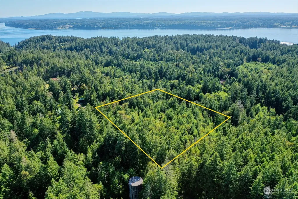1415 208th Avenue SW Lakebay WA 98349