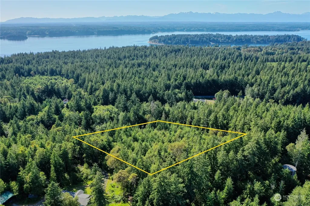 1415 208th Avenue SW Lakebay WA 98349