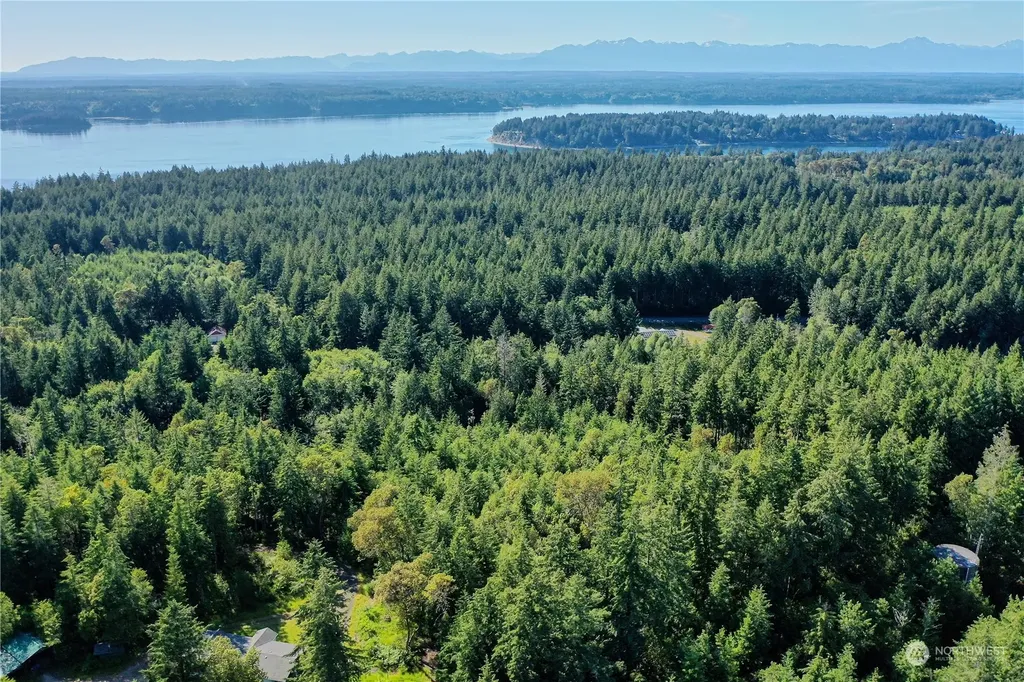 1415 208th Avenue SW Lakebay WA 98349