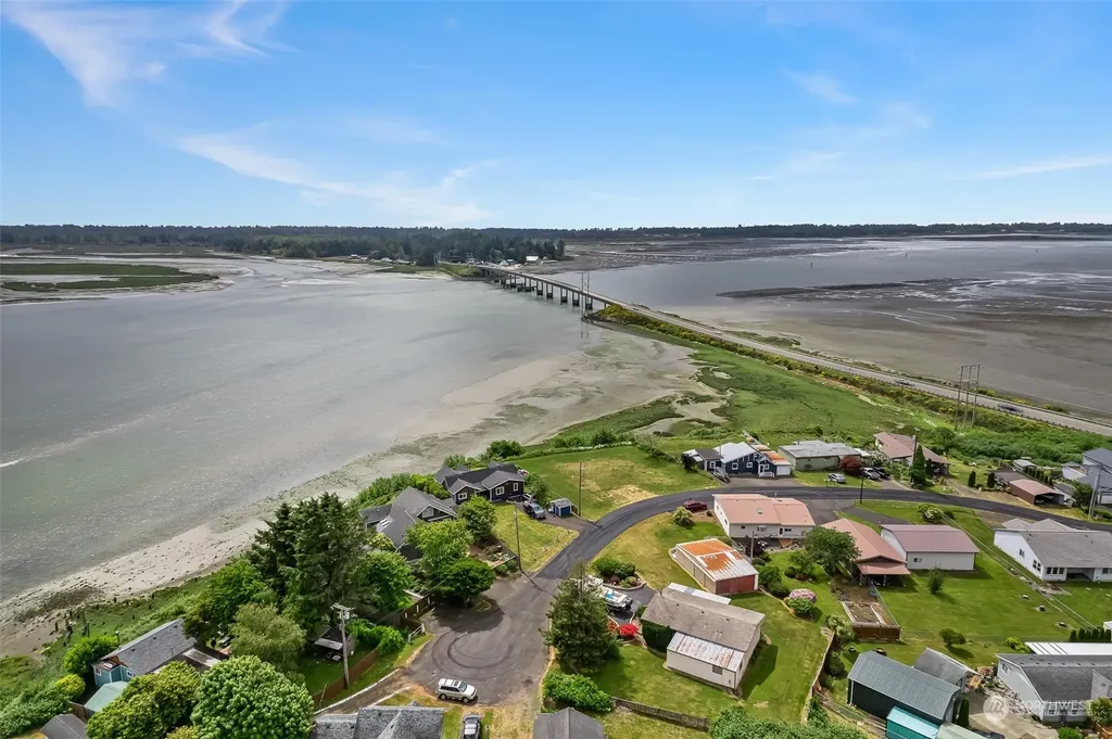 16 Whalebone Way Aberdeen WA 98520