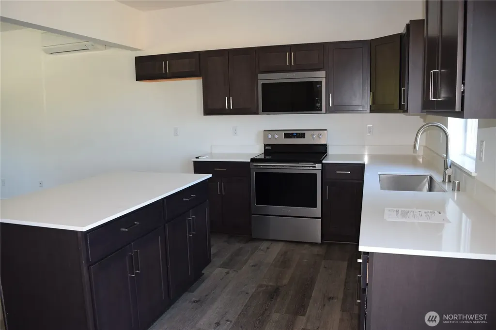 6997 E Bullseye Street Port Orchard WA 98366