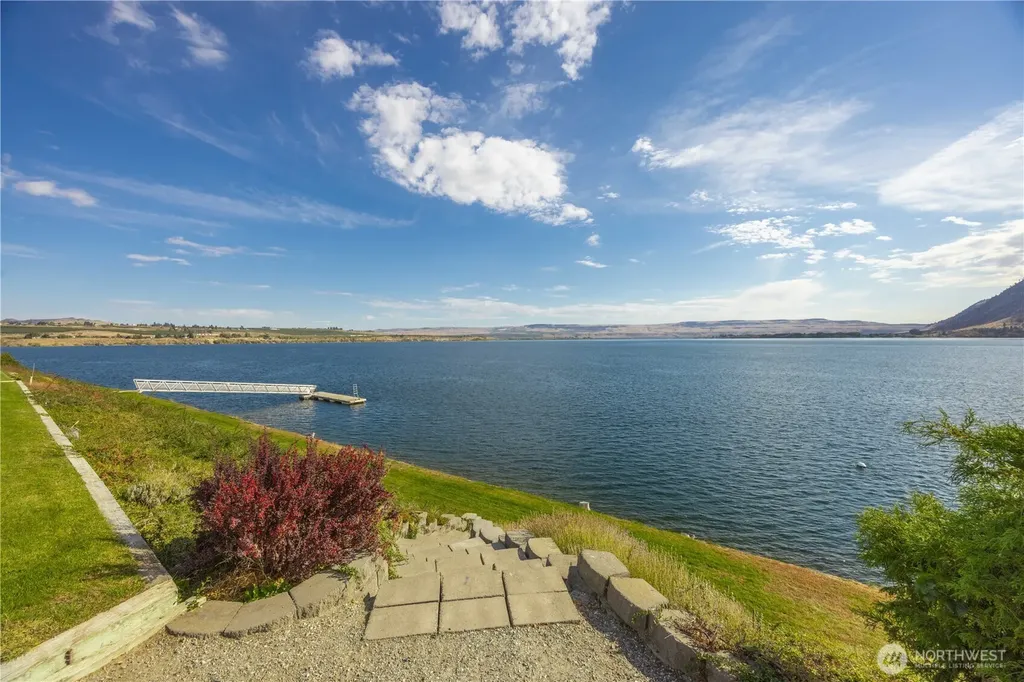 714 3rd Street Brewster WA 98812