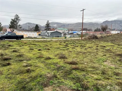 714 3rd Street Brewster WA 98812
