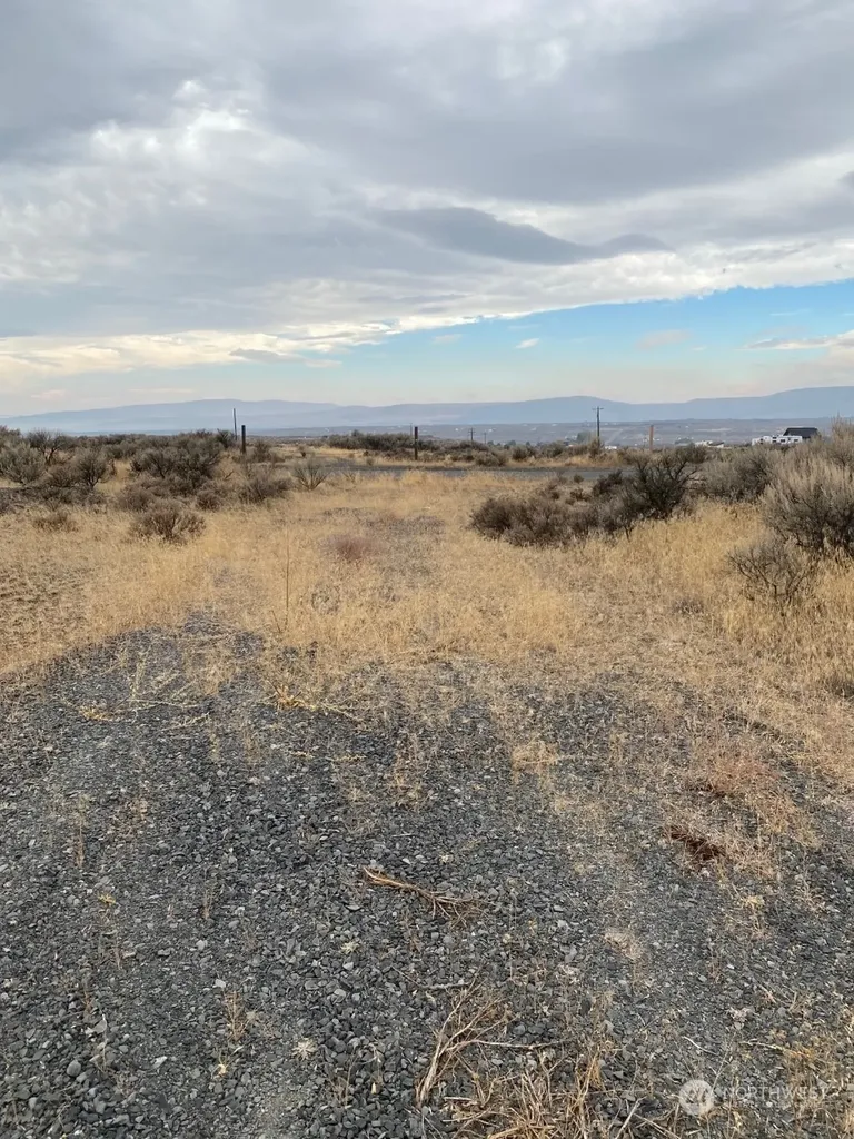 4915 W Coyote Trail Ephrata WA 98823
