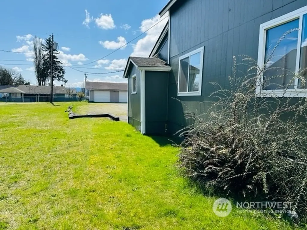 109 W Main Street Elma WA 98541
