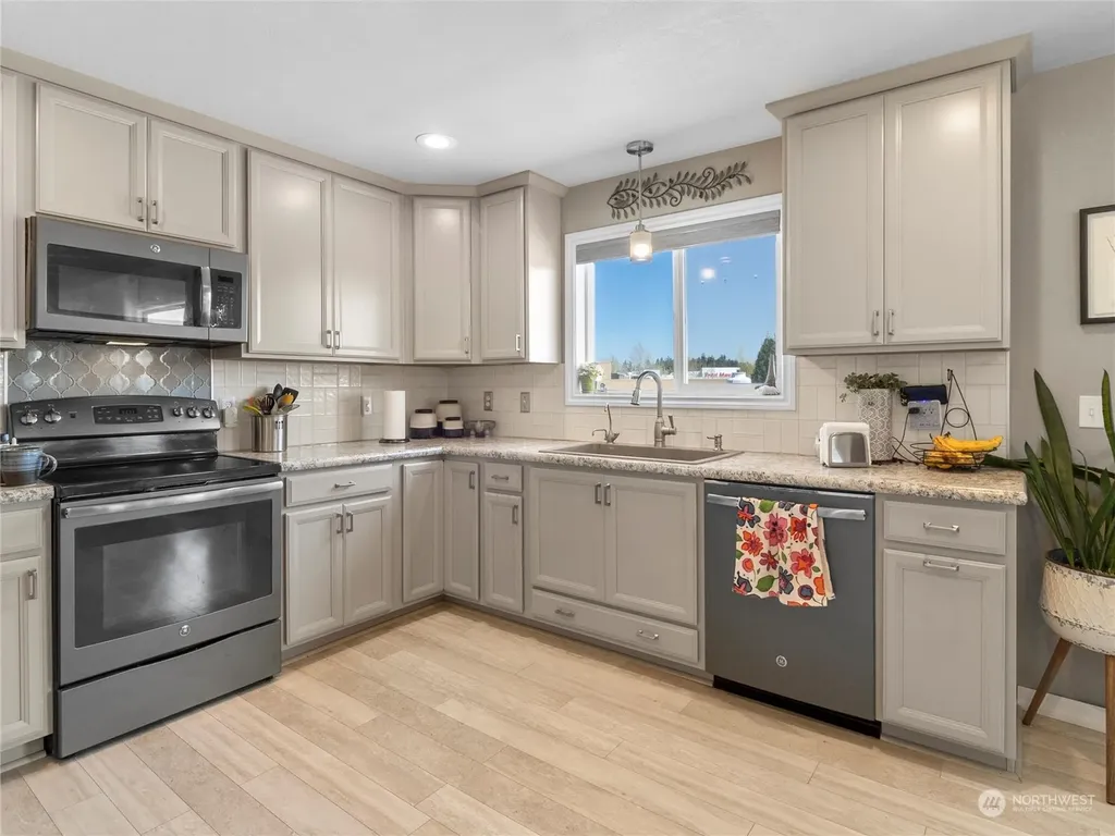 4221 Pacific Avenue SE Lacey WA 98503