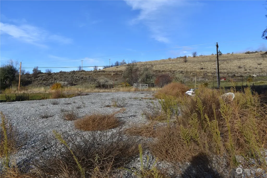 685 Loomis Oroville Road Tonasket WA 98855