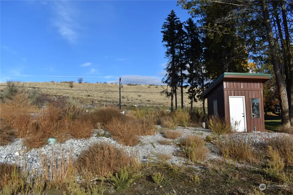 685 Loomis Oroville Road Tonasket WA 98855