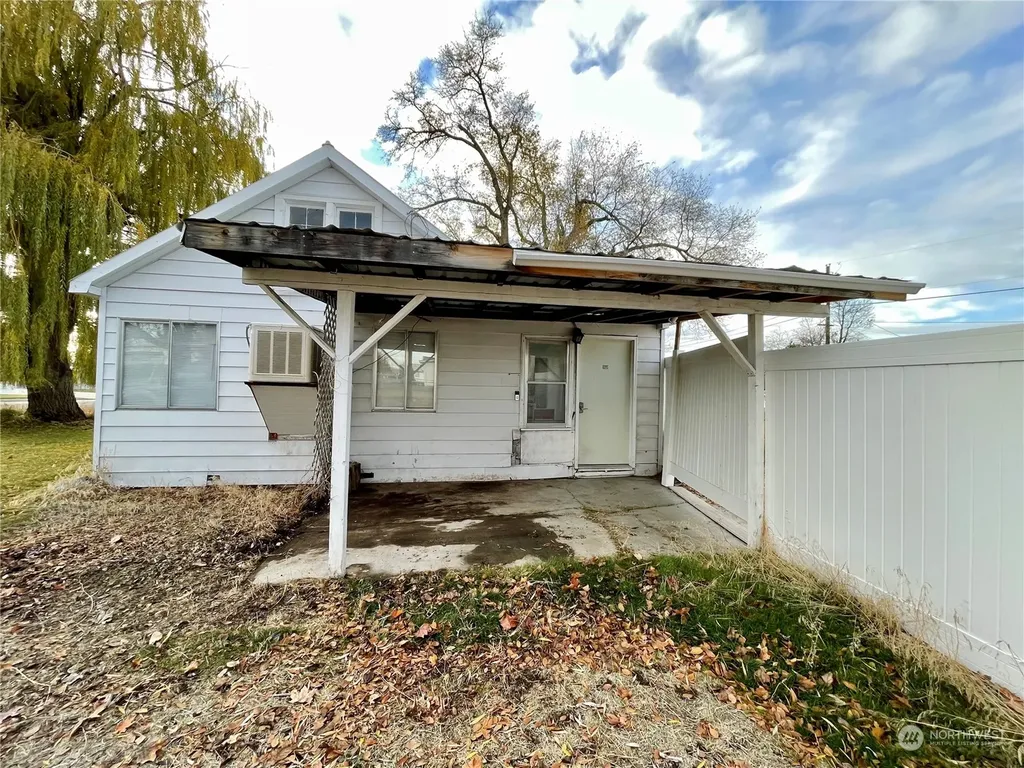 120 E Lewis Street Coulee City WA 99115