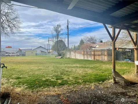 120 E Lewis Street Coulee City WA 99115